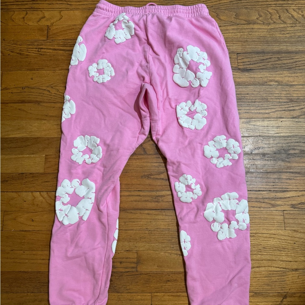 Pink Sweatpants With White Cloud Patterns - image 2